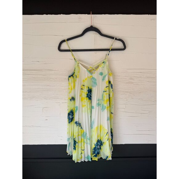 Guess | XS | Floral Pleated Mini Dress - Picture 2 of 6